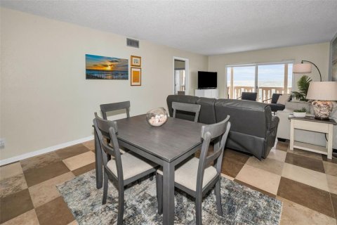 Condo in Saint Pete Beach, Florida, 2 bedrooms  № 1872916 - photo 29