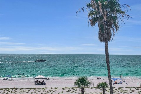 Condo in Saint Pete Beach, Florida, 2 bedrooms  № 1872916 - photo 16