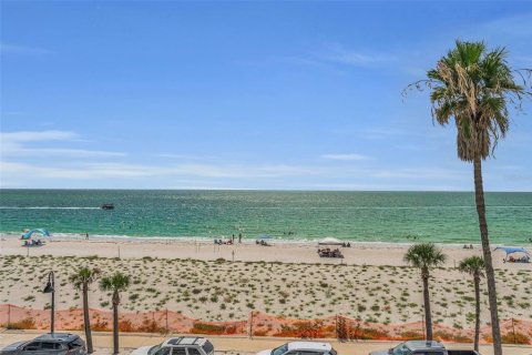 Condo in Saint Pete Beach, Florida, 2 bedrooms  № 1872916 - photo 17