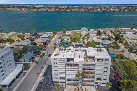 Condo in Saint Pete Beach, Florida, 2 bedrooms  № 1872916 - photo 2
