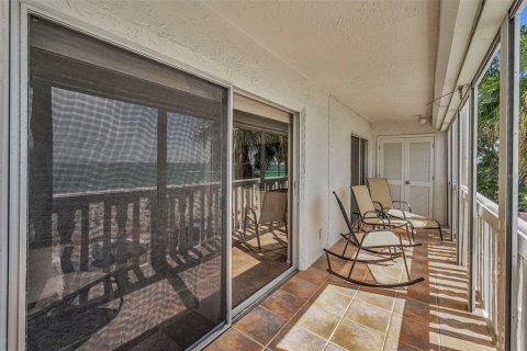 Condo in Saint Pete Beach, Florida, 2 bedrooms  № 1872916 - photo 24
