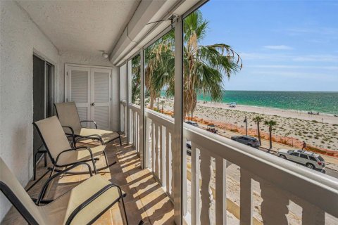 Condo in Saint Pete Beach, Florida, 2 bedrooms  № 1872916 - photo 18
