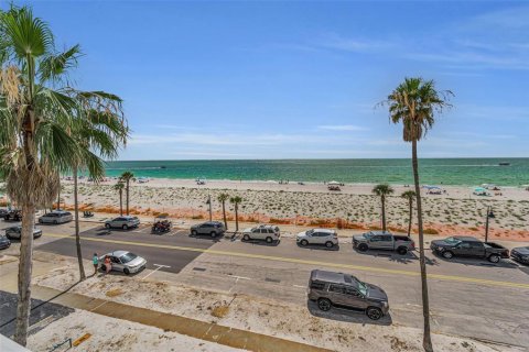 Condo in Saint Pete Beach, Florida, 2 bedrooms  № 1872916 - photo 15