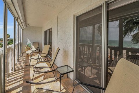 Condo in Saint Pete Beach, Florida, 2 bedrooms  № 1872916 - photo 23