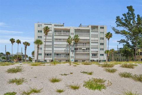 Condo in Saint Pete Beach, Florida, 2 bedrooms  № 1872916 - photo 5