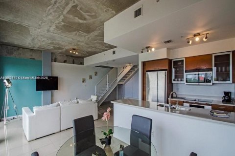 Condo in Miami, Florida, 2 bedrooms  № 2012814 - photo 4