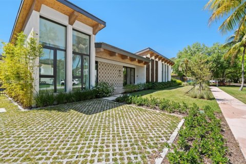 House in Coral Gables, Florida 6 bedrooms, 476.5 sq.m. № 2069554 - photo 3