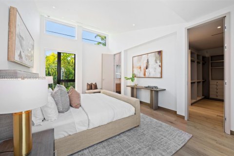 House in Coral Gables, Florida 6 bedrooms, 476.5 sq.m. № 2069554 - photo 21