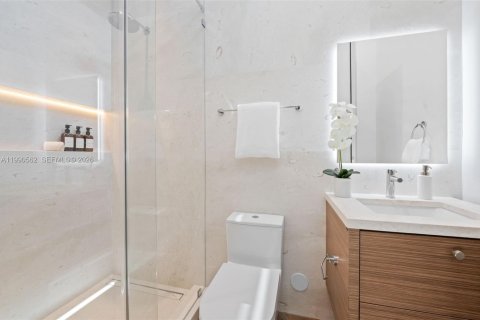 House in Coral Gables, Florida 6 bedrooms, 476.5 sq.m. № 2069554 - photo 27