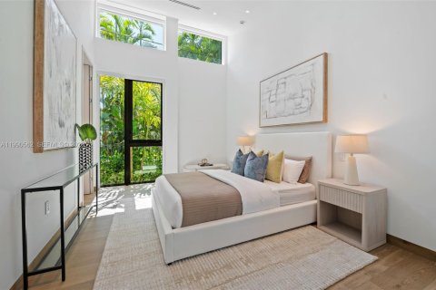 House in Coral Gables, Florida 6 bedrooms, 476.5 sq.m. № 2069554 - photo 25