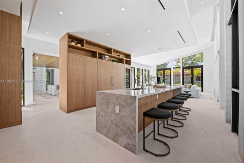 House in Coral Gables, Florida 6 bedrooms, 476.5 sq.m. № 2069554 - photo 16