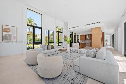 House in Coral Gables, Florida 6 bedrooms, 476.5 sq.m. № 2069554 - photo 11