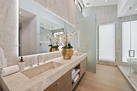 House in Coral Gables, Florida 6 bedrooms, 476.5 sq.m. № 2069554 - photo 22