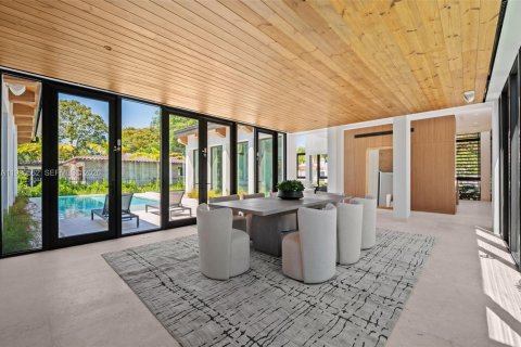 House in Coral Gables, Florida 6 bedrooms, 476.5 sq.m. № 2069554 - photo 19
