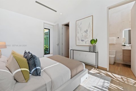 House in Coral Gables, Florida 6 bedrooms, 476.5 sq.m. № 2069554 - photo 26