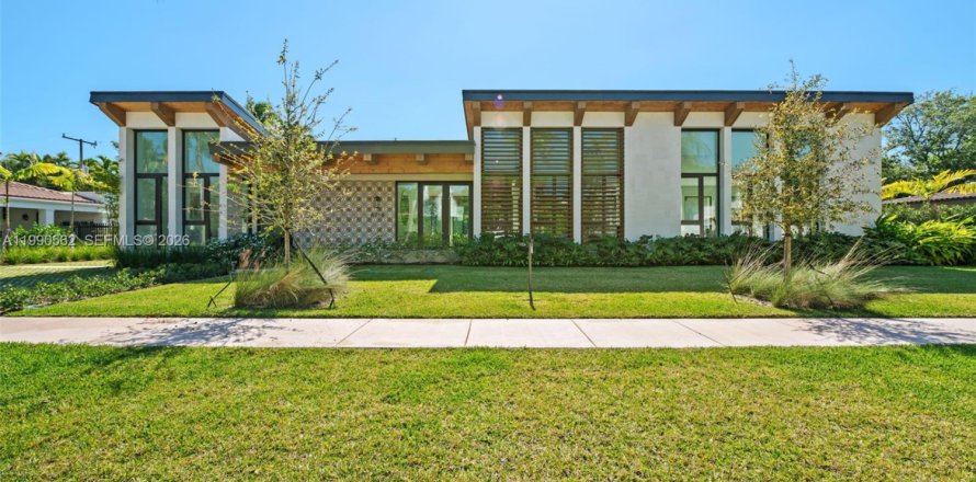 House in Coral Gables, Florida 6 bedrooms, 476.5 sq.m. № 2069554