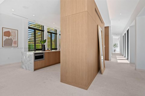 House in Coral Gables, Florida 6 bedrooms, 476.5 sq.m. № 2069554 - photo 12