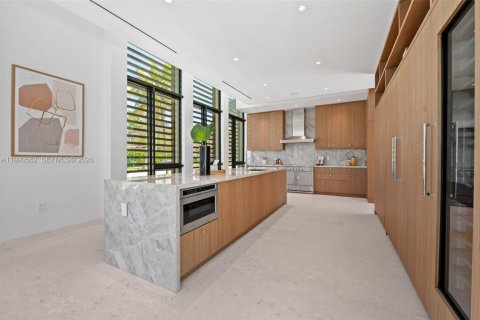 House in Coral Gables, Florida 6 bedrooms, 476.5 sq.m. № 2069554 - photo 13