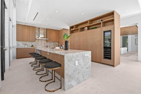 House in Coral Gables, Florida 6 bedrooms, 476.5 sq.m. № 2069554 - photo 14