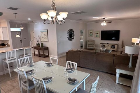 House in Davenport, Florida 5 bedrooms, 264.03 sq.m. № 1797178 - photo 14
