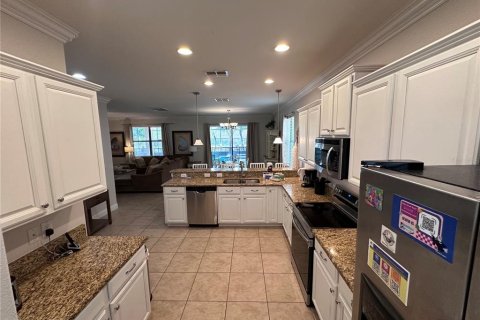 House in Davenport, Florida 5 bedrooms, 264.03 sq.m. № 1797178 - photo 8