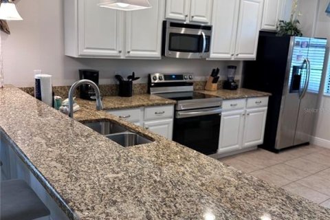House in Davenport, Florida 5 bedrooms, 264.03 sq.m. № 1797178 - photo 10