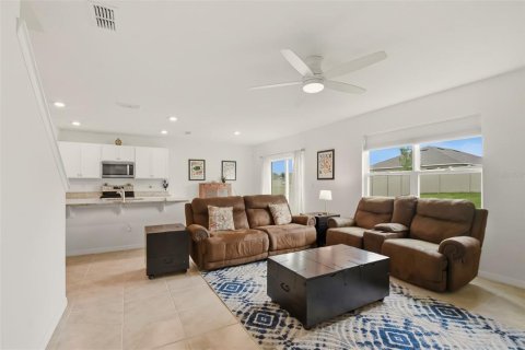 House in Sorrento, Florida 5 bedrooms, 241.64 sq.m. № 2228065 - photo 8