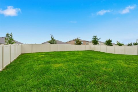 House in Sorrento, Florida 5 bedrooms, 241.64 sq.m. № 2228065 - photo 20
