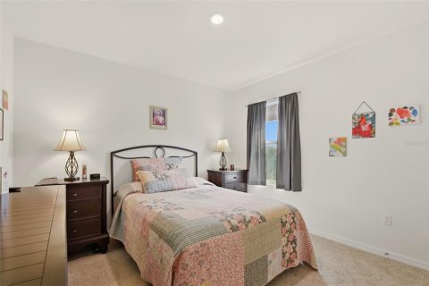 House in Sorrento, Florida 5 bedrooms, 241.64 sq.m. № 2228065 - photo 18