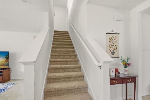 House in Sorrento, Florida 5 bedrooms, 241.64 sq.m. № 2228065 - photo 12