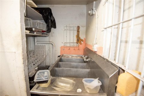 Купить коммерческую недвижимость в Сент-Питерсберг, Флорида 161.65м2, № 1632357 - фото 24