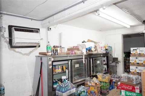 Купить коммерческую недвижимость в Сент-Питерсберг, Флорида 161.65м2, № 1632357 - фото 8