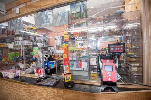 Купить коммерческую недвижимость в Сент-Питерсберг, Флорида 161.65м2, № 1632357 - фото 10