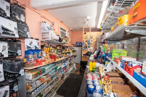 Купить коммерческую недвижимость в Сент-Питерсберг, Флорида 161.65м2, № 1632357 - фото 13