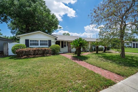 House in Orlando, Florida 3 bedrooms, 140.28 sq.m. № 2238542