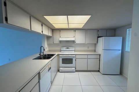 Condo in Royal Palm Beach, Florida, 2 bedrooms  № 2086839 - photo 9