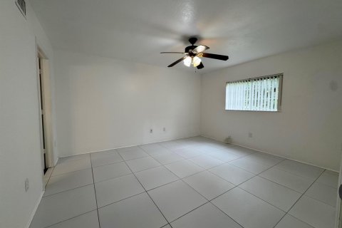 Condo in Royal Palm Beach, Florida, 2 bedrooms  № 2086839 - photo 17
