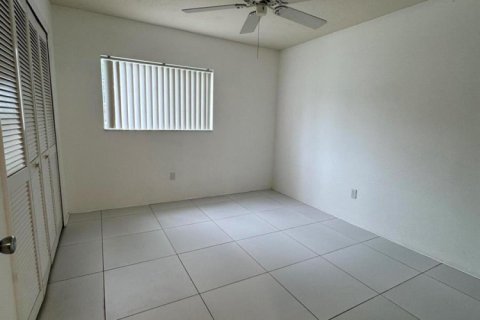 Condo in Royal Palm Beach, Florida, 2 bedrooms  № 2086839 - photo 13