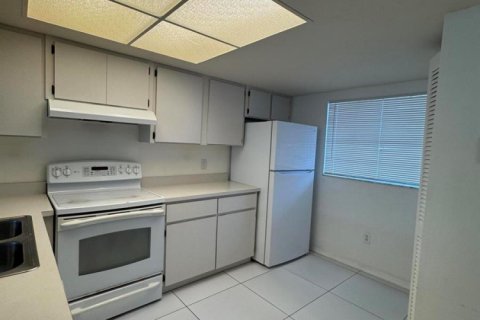 Condo in Royal Palm Beach, Florida, 2 bedrooms  № 2086839 - photo 10