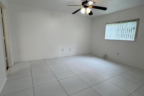 Condo in Royal Palm Beach, Florida, 2 bedrooms  № 2086839 - photo 16