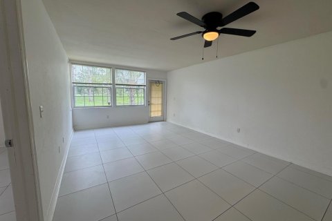 Condo in Royal Palm Beach, Florida, 2 bedrooms  № 2086839 - photo 19