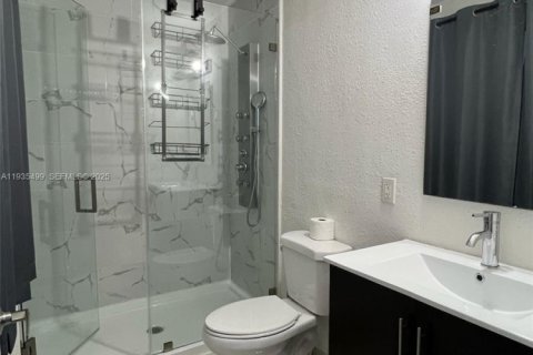 House in Homestead, Florida 4 bedrooms, 133.22 sq.m. № 1993608 - photo 15