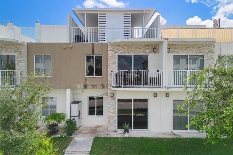 House in Homestead, Florida 4 bedrooms, 133.22 sq.m. № 1993608 - photo 1