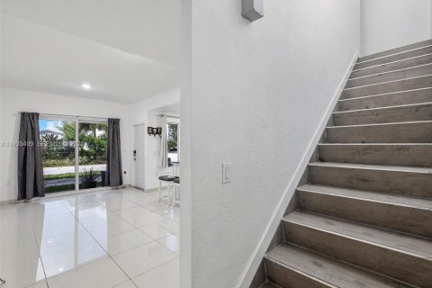 House in Homestead, Florida 4 bedrooms, 133.22 sq.m. № 1993608 - photo 6