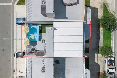 House in Homestead, Florida 4 bedrooms, 133.22 sq.m. № 1993608 - photo 12