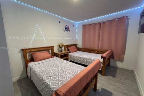 House in Homestead, Florida 4 bedrooms, 133.22 sq.m. № 1993608 - photo 16