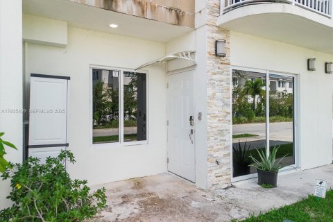 House in Homestead, Florida 4 bedrooms, 133.22 sq.m. № 1993608 - photo 3