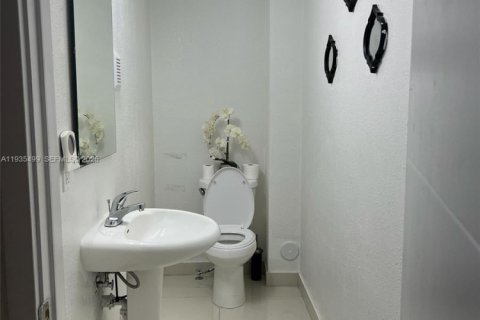 House in Homestead, Florida 4 bedrooms, 133.22 sq.m. № 1993608 - photo 10