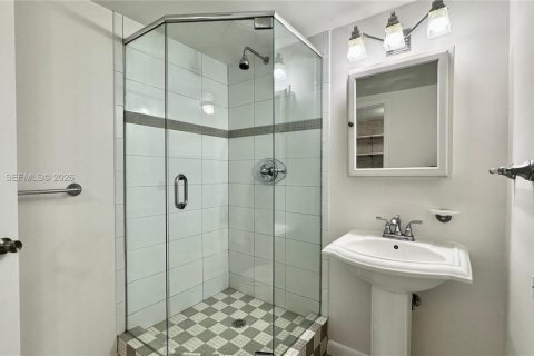 Снять в аренду кондоминиум в Майами-Бич, Флорида 2 спальни, 82.4м2, № 2056115 - фото 27