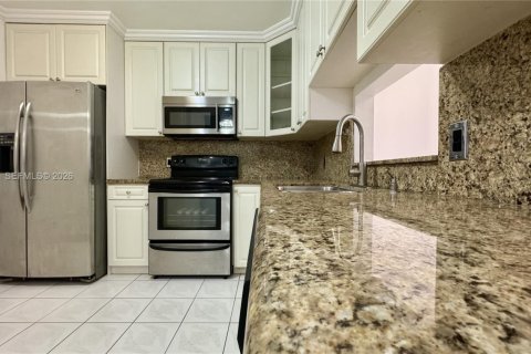 Снять в аренду кондоминиум в Майами-Бич, Флорида 2 спальни, 82.4м2, № 2056115 - фото 16